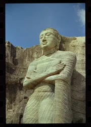 立っている仏、Gal Vihara（花崗岩）